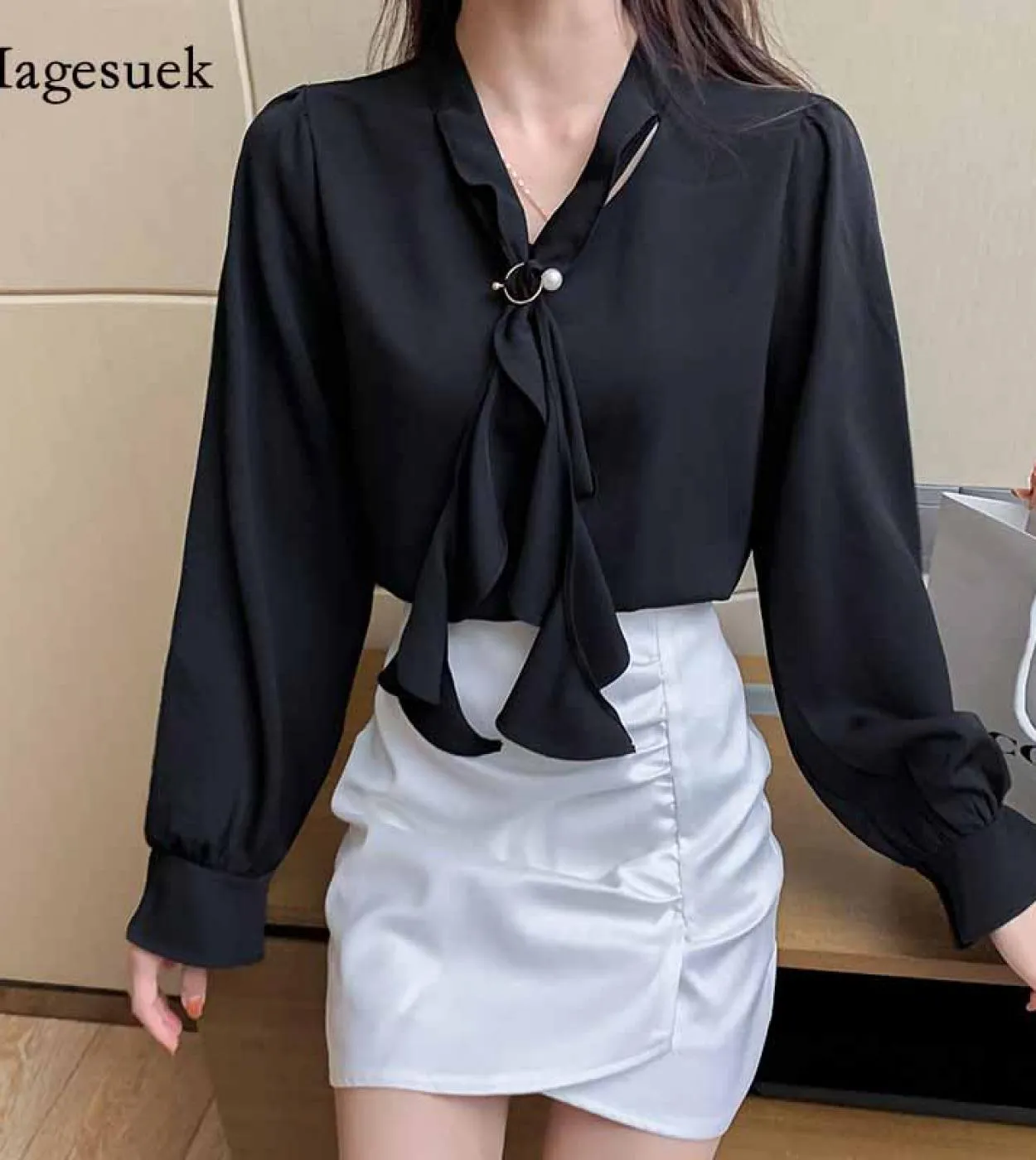 2023 Patchwork Lace Vintage Shirts with Puff Sleeves and V-Neck for Women